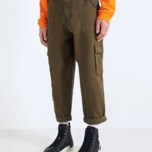Cargo trousers with chain